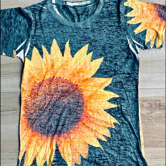 Handmade Batik Before & Again Graphic T Sunflower Size S/M - Picture 1 of 7